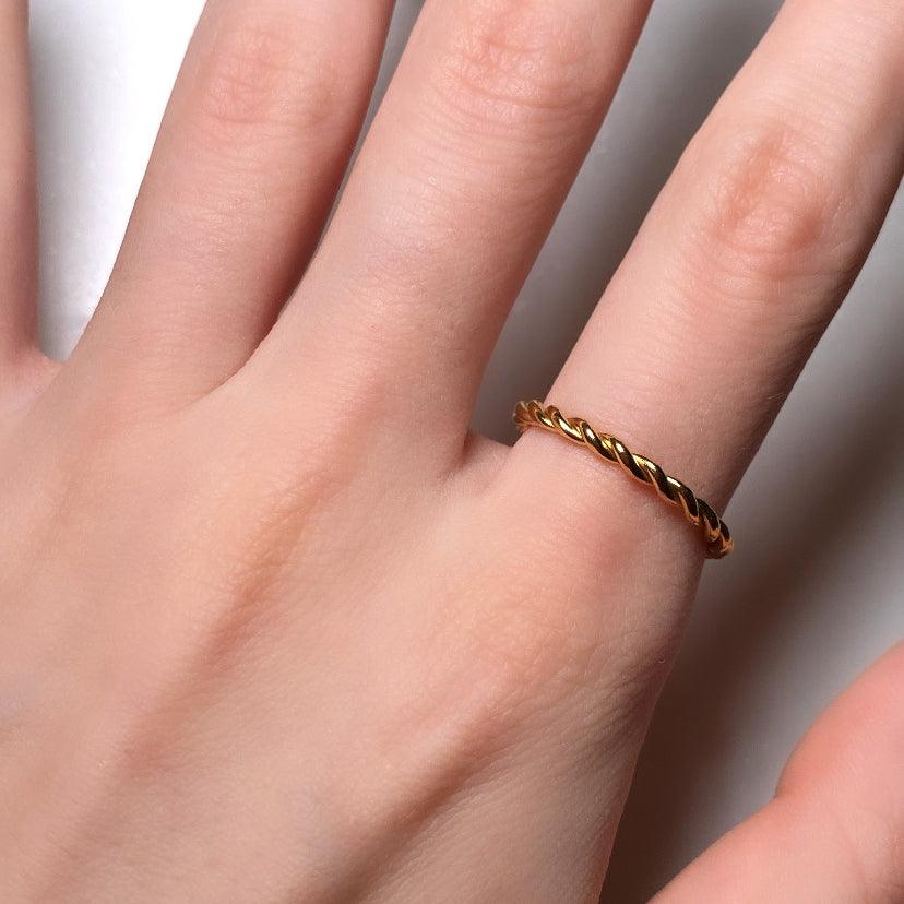 TWIST RING